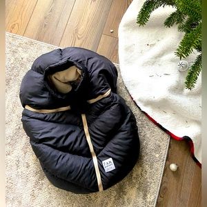 Baby carseat cocoon. Warm, cozy & rain resistant